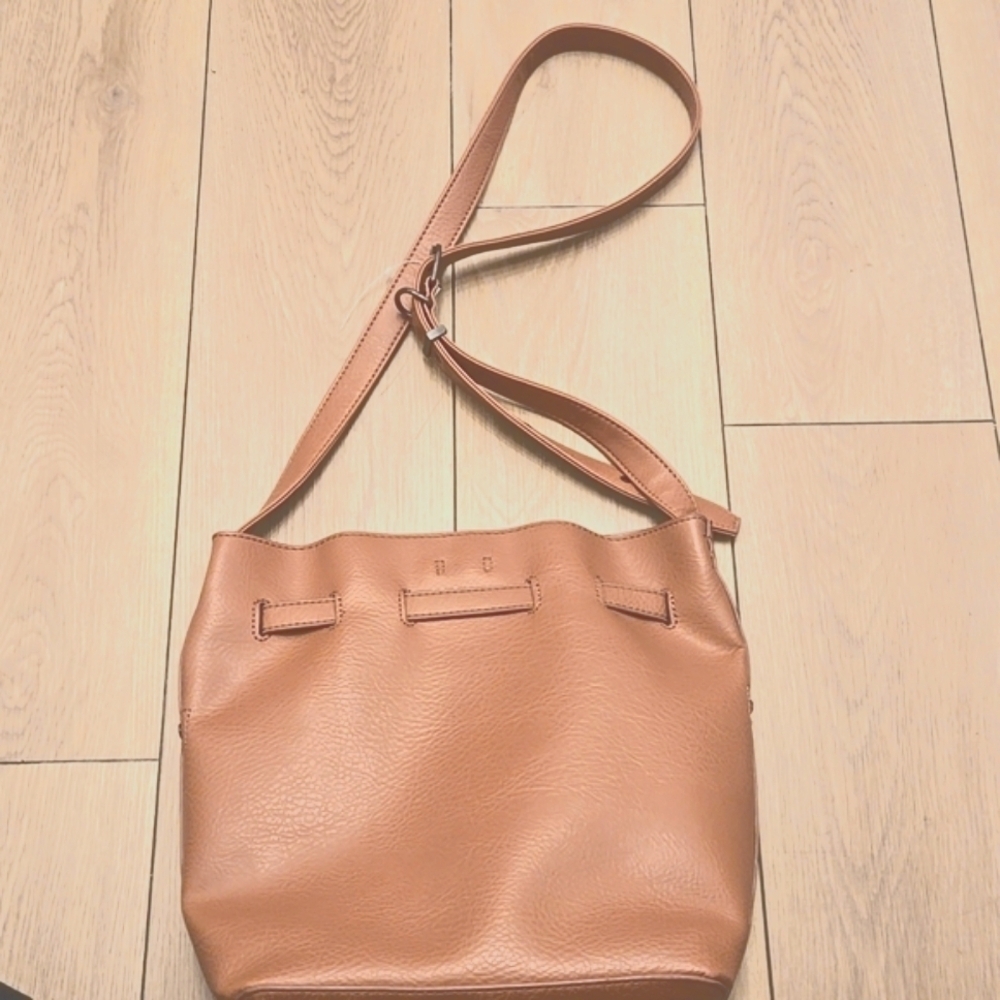 NWOT MATT&NAT LEXI Vegan Bucket Bag - Picture 5 of 11